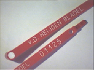 Goedgekeurde kunststofverzegeling met alfanumeriek identificatiekenmerk V.D. HEIJDEN BLADEL