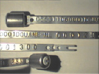 Goedgekeurde stalen bandverzegeling met numeriek identificatiekenmerk 056311060001