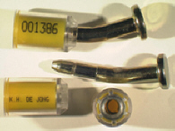 Goedgekeurde bolt seal met alfanumeriek identificatiekenmerk K.H. DE JONG