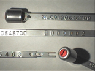 Goedgekeurde stalen bandverzegeling met alfanumeriek identificatiekenmerk NL00130646700