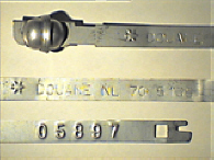 Goedgekeurde stalen bandverzegeling met numeriek identificatiekenmerk 705135