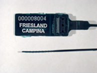 Goedgekeurde kunststofverzegeling met alfanumeriek identificatiekenmerk FRIESLAND CAMPINA