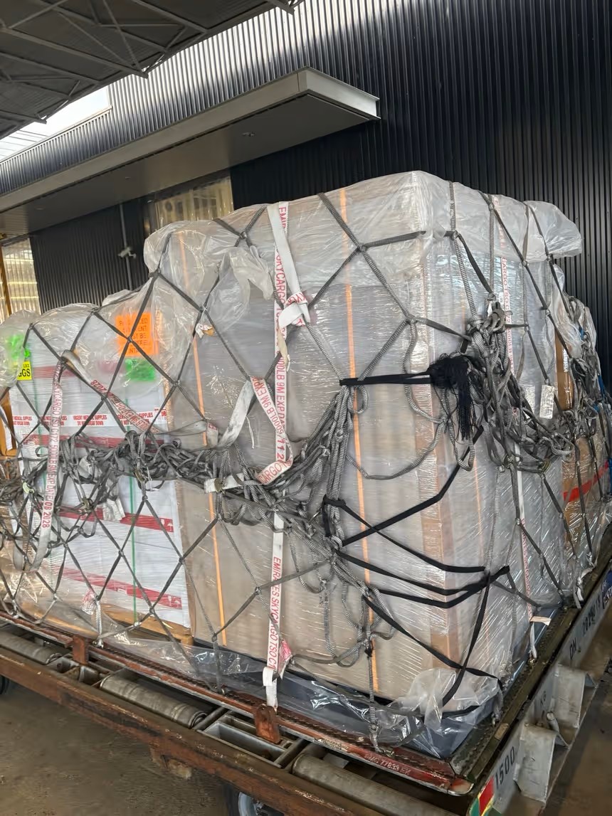 Pallets met luchtvracht.