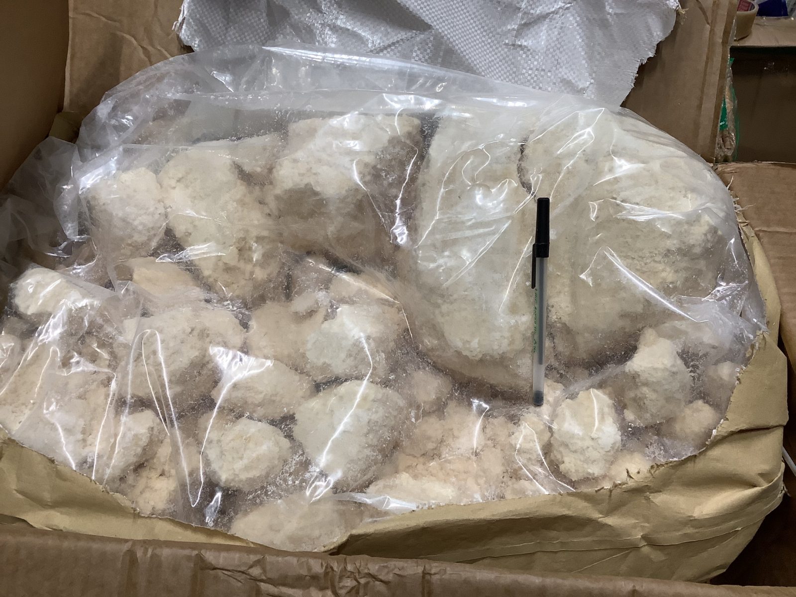 Drugsprecursoren op Schiphol.