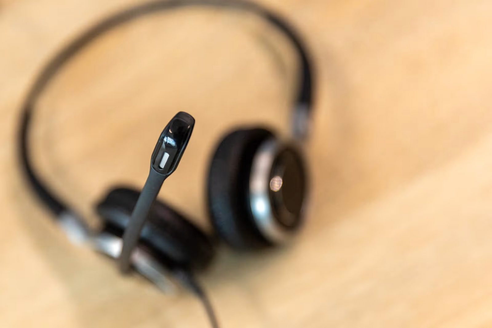 Een headset voor een telefoonmedewerker van de Douane