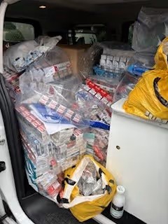 Tassen vol met sloffen sigaretten. 